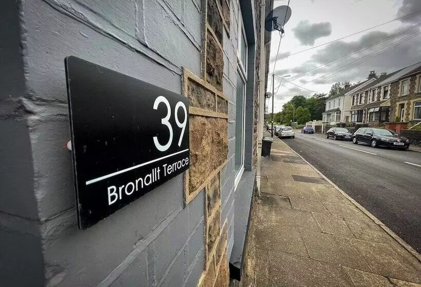 Captivating House In Aberdare Sleeps 6 Near Brecon