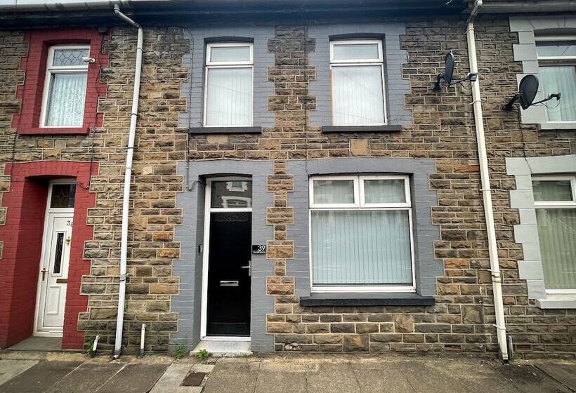 Captivating House In Aberdare Sleeps 6 Near Brecon