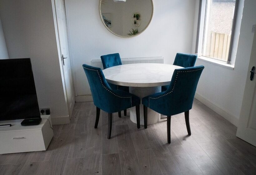 Captivating House In Aberdare Sleeps 6 Near Brecon