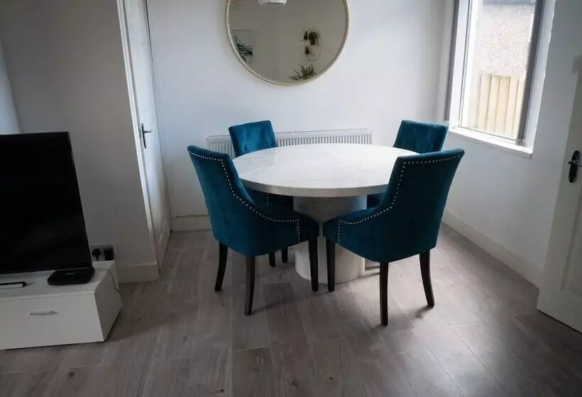 Captivating House In Aberdare Sleeps 6 Near Brecon