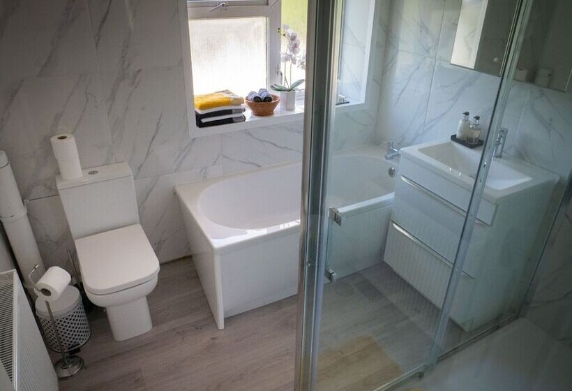 Captivating House In Aberdare Sleeps 6 Near Brecon