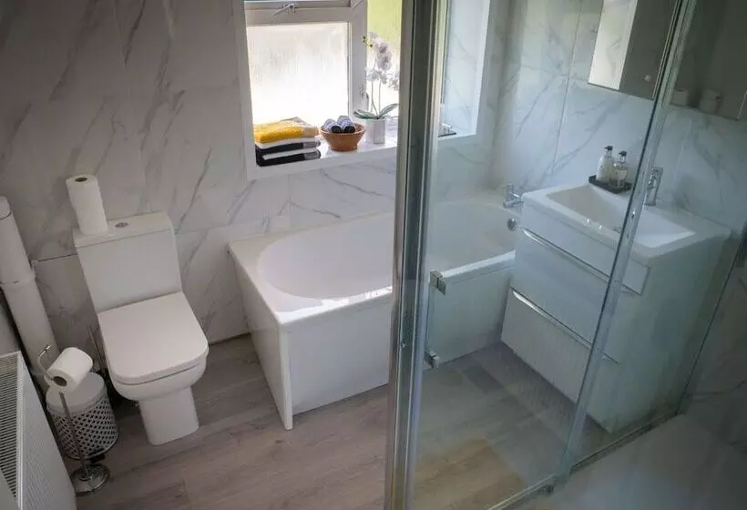 Captivating House In Aberdare Sleeps 6 Near Brecon