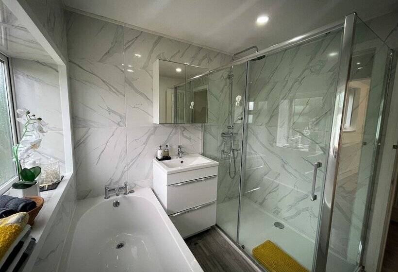 Captivating House In Aberdare Sleeps 6 Near Brecon