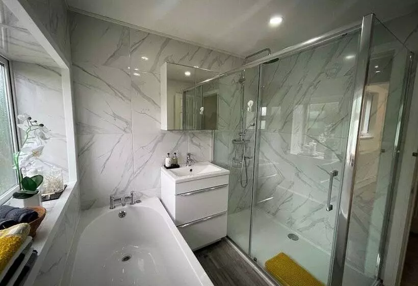 Captivating House In Aberdare Sleeps 6 Near Brecon