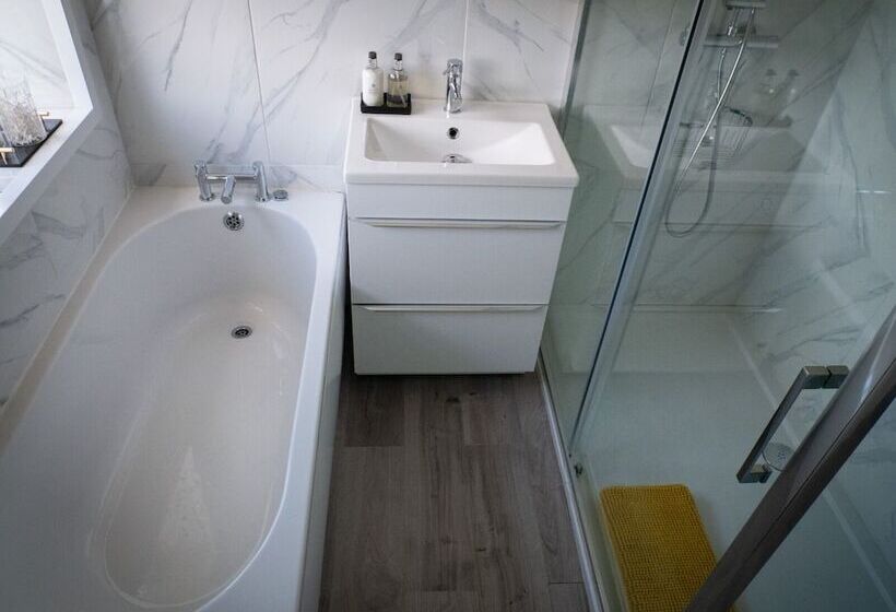 Captivating House In Aberdare Sleeps 6 Near Brecon