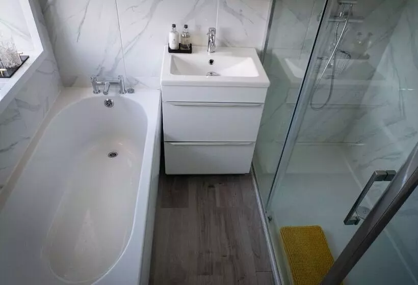 Captivating House In Aberdare Sleeps 6 Near Brecon