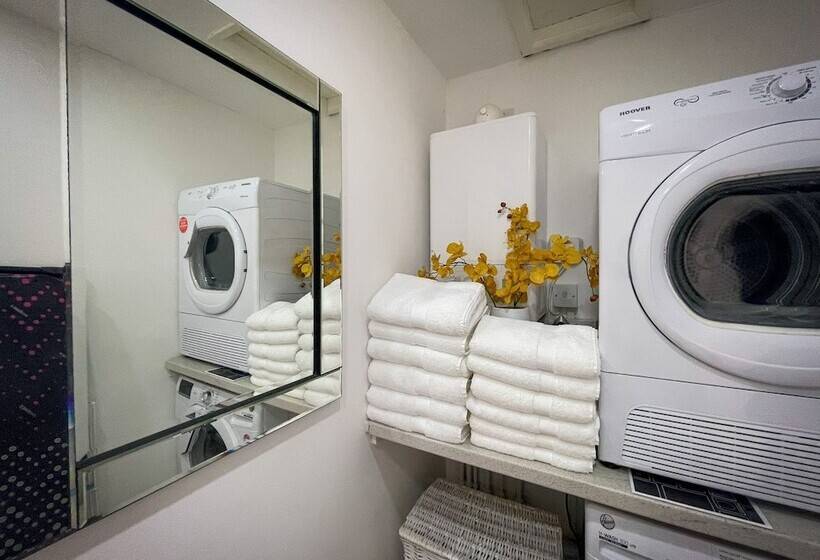 Captivating House In Aberdare Sleeps 6 Near Brecon