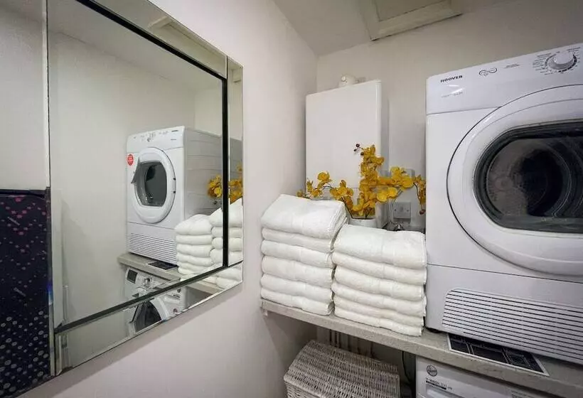 Captivating House In Aberdare Sleeps 6 Near Brecon