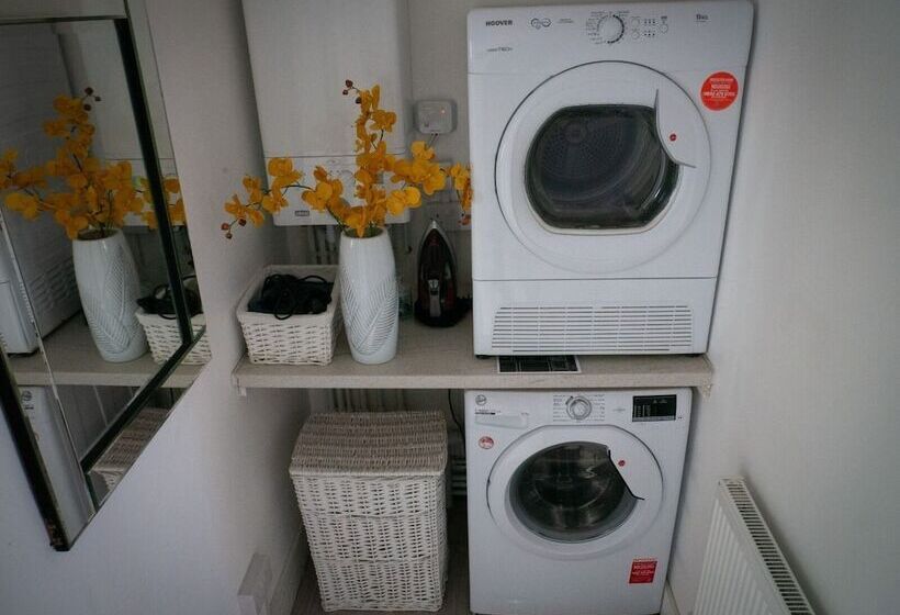 Captivating House In Aberdare Sleeps 6 Near Brecon