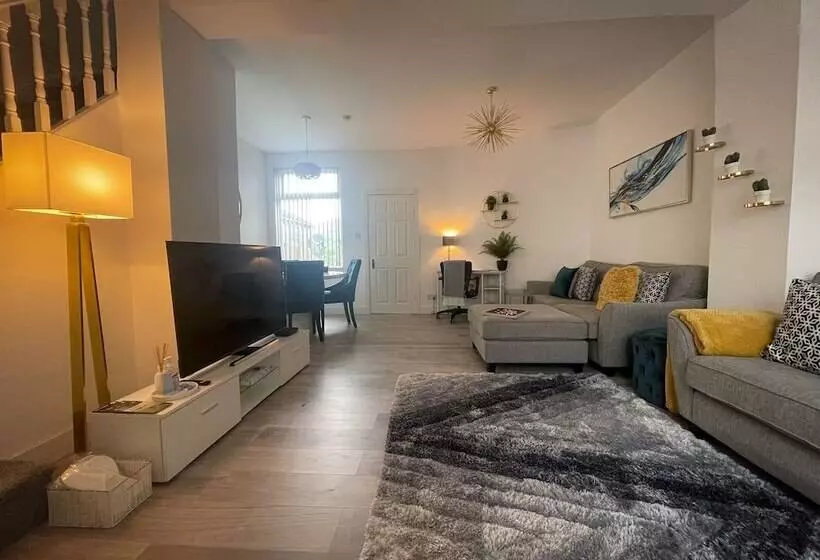 Captivating House In Aberdare Sleeps 6 Near Brecon