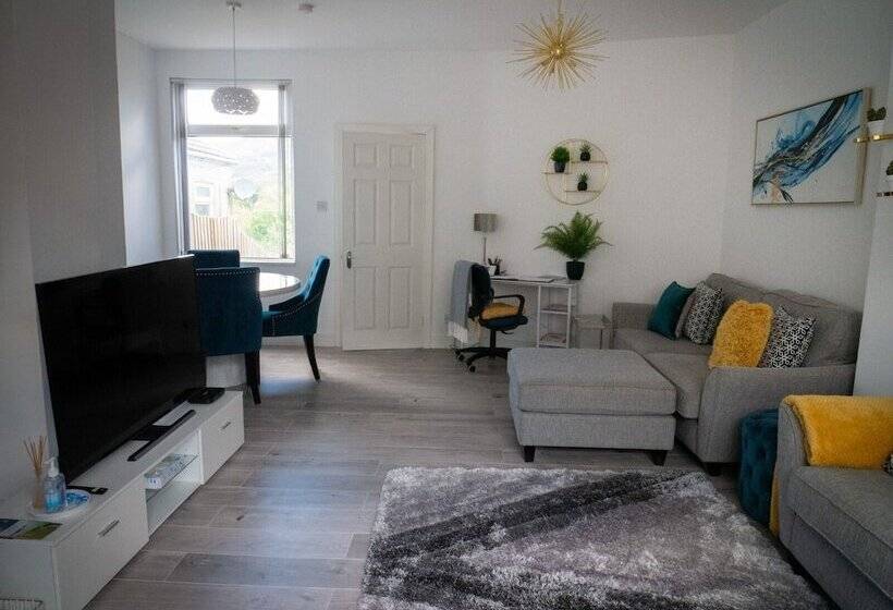 Captivating House In Aberdare Sleeps 6 Near Brecon