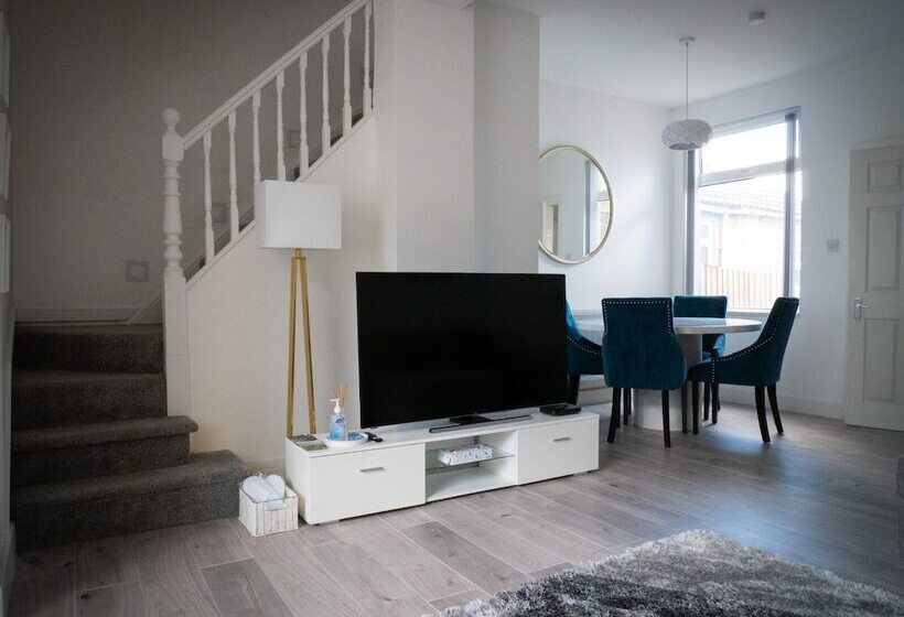 Captivating House In Aberdare Sleeps 6 Near Brecon