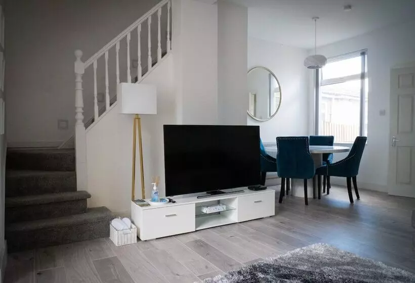 Captivating House In Aberdare Sleeps 6 Near Brecon