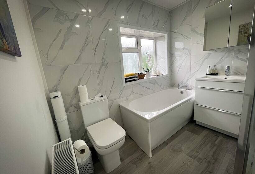 Captivating House In Aberdare Sleeps 6 Near Brecon