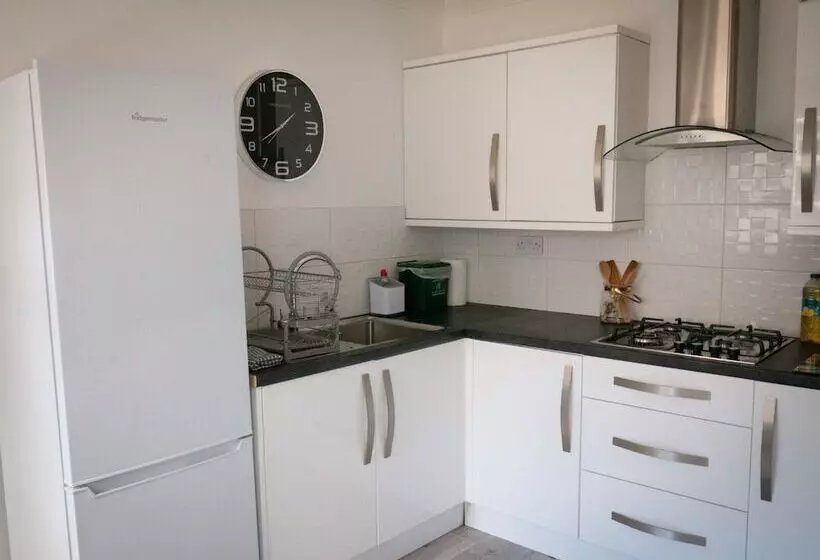 Captivating House In Aberdare Sleeps 6 Near Brecon