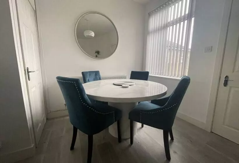 Captivating House In Aberdare Sleeps 6 Near Brecon