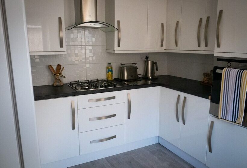 Captivating House In Aberdare Sleeps 6 Near Brecon