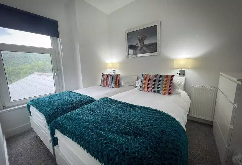 Captivating House In Aberdare Sleeps 6 Near Brecon