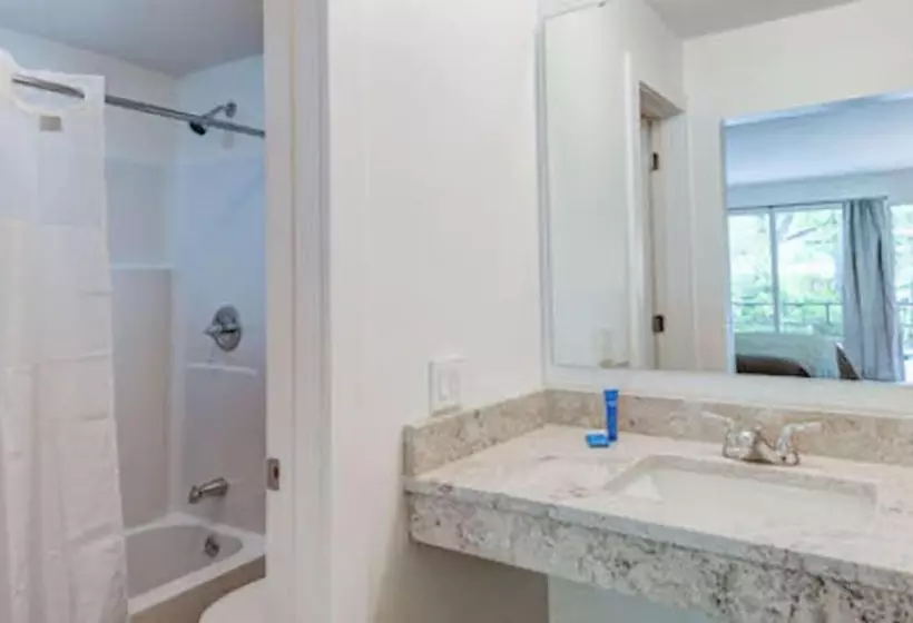 Heart Of The Valley Motel