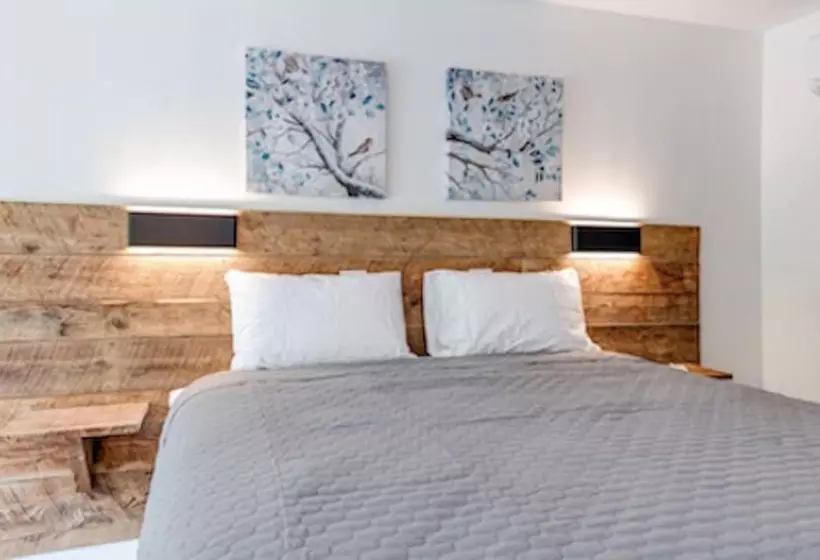 Heart Of The Valley Motel