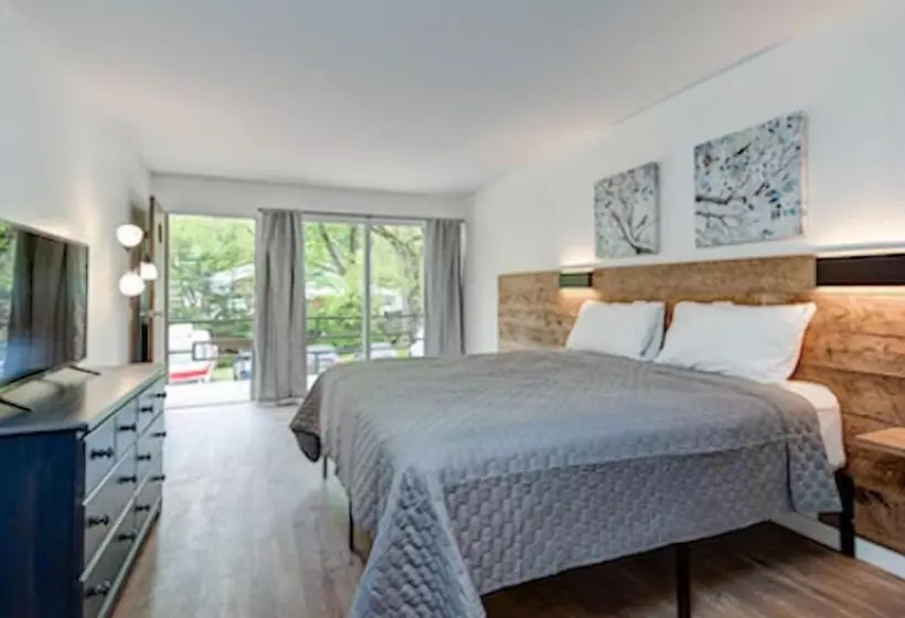 Heart Of The Valley Motel