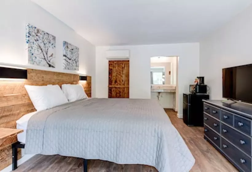 Heart Of The Valley Motel