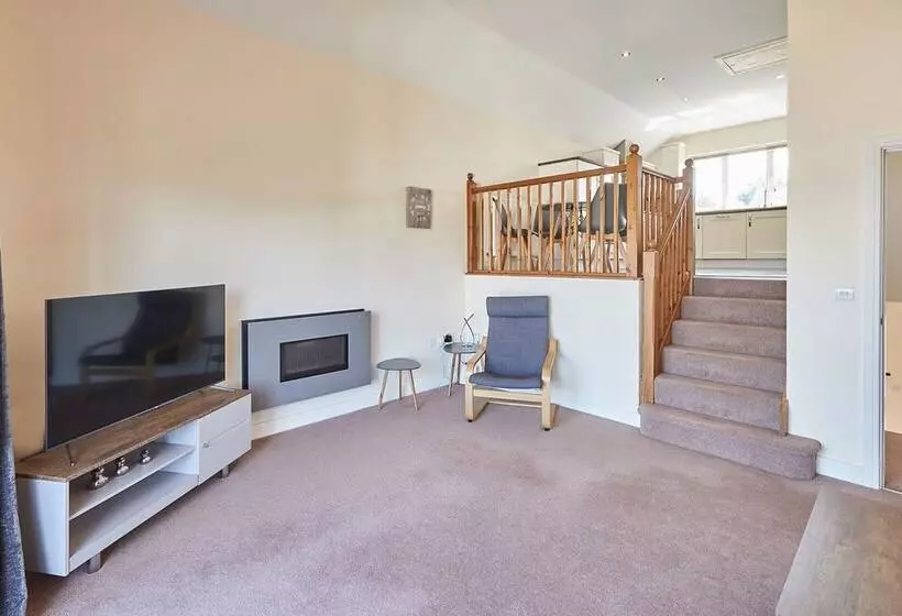 Host Stay Farrers View