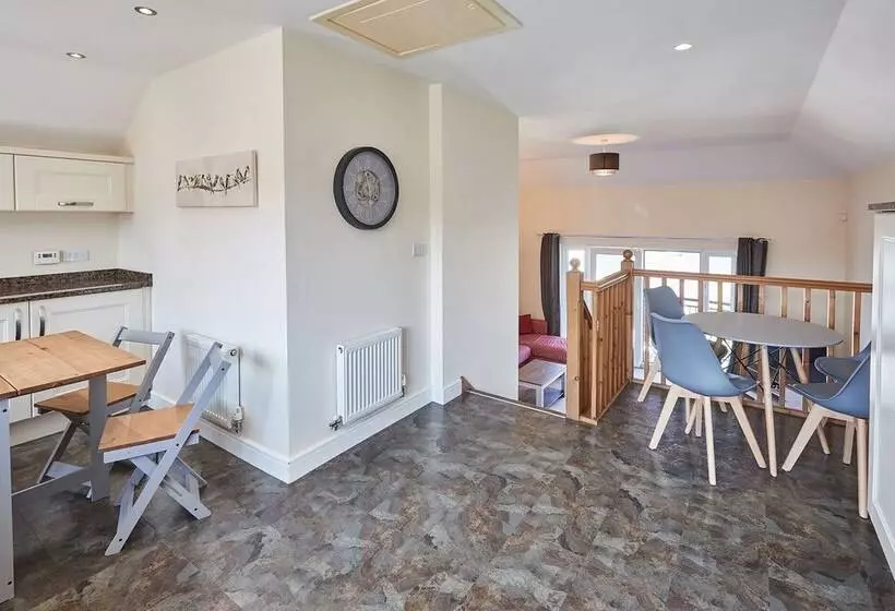 Host Stay Farrers View
