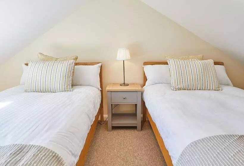 Host & Stay   Eden Cottage