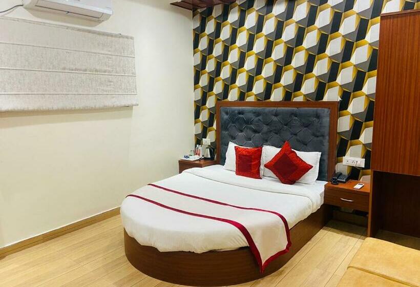 בית מלון כפרי Townhouse Ram Katora Near Vishwanath Temple Formerly Sv Grand