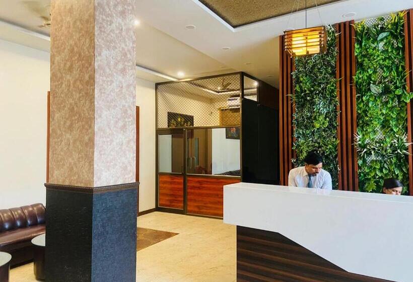 בית מלון כפרי Townhouse Ram Katora Near Vishwanath Temple Formerly Sv Grand