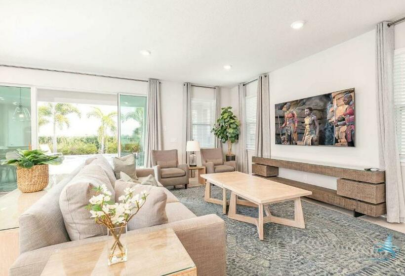 Newly Built Luxury 5bd Home W Private Pool & Spa