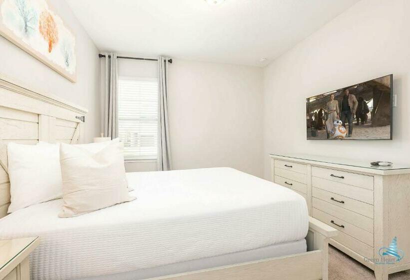 Newly Built Luxury 5bd Home W Private Pool & Spa