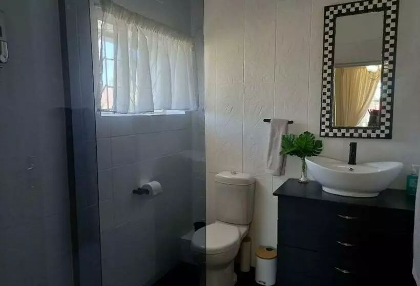 Majatalo Romantika Guesthouse