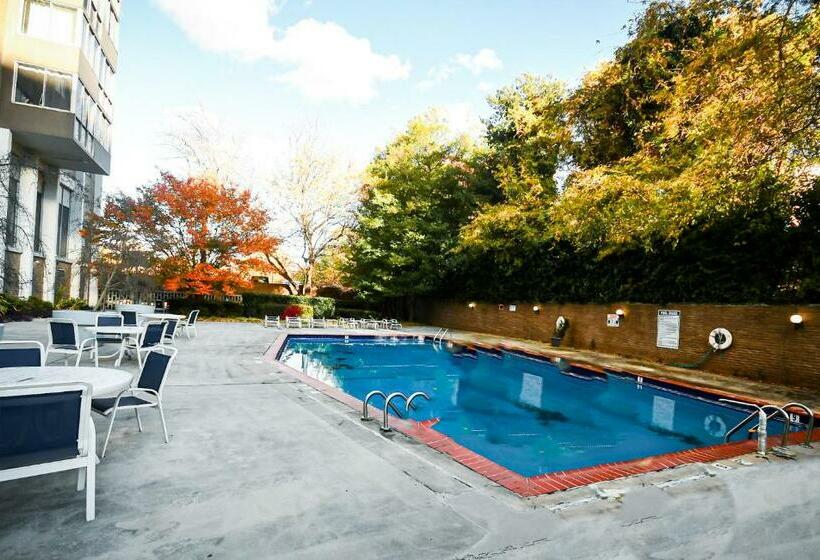 Perfect Dtwn 2 Bed Condo With Cali King Bed And Gym