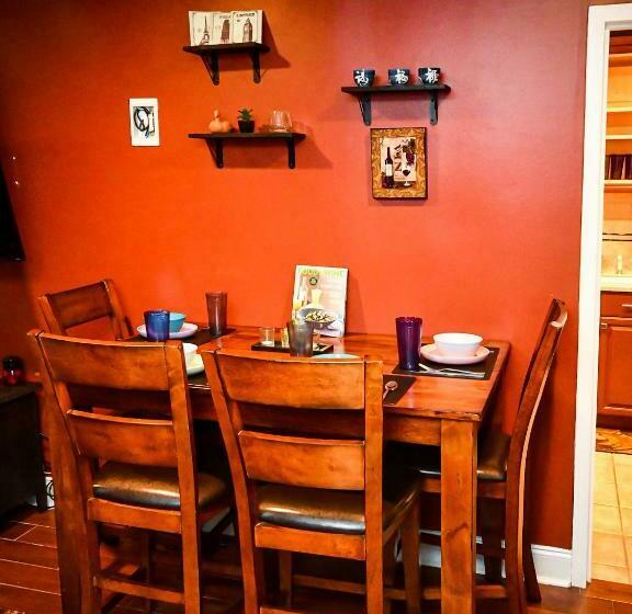 Perfect Dtwn 2 Bed Condo With Cali King Bed And Gym