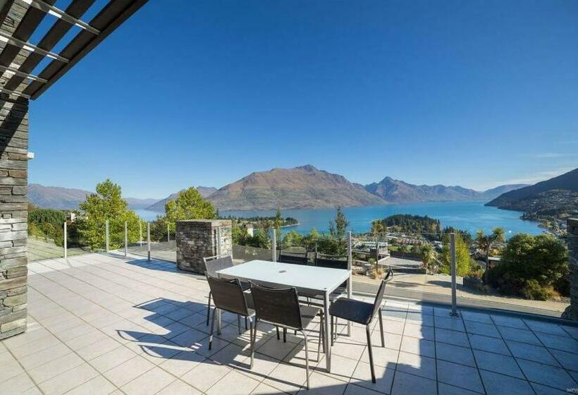 South View   Central With Stunning Views