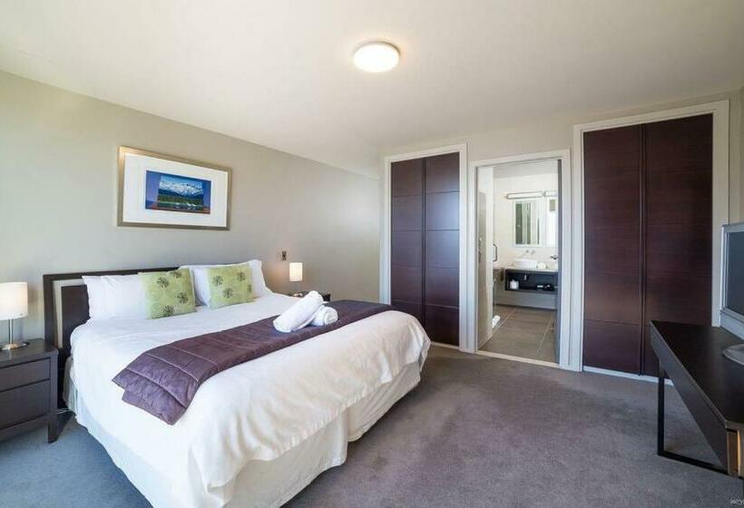 South View   Central With Stunning Views