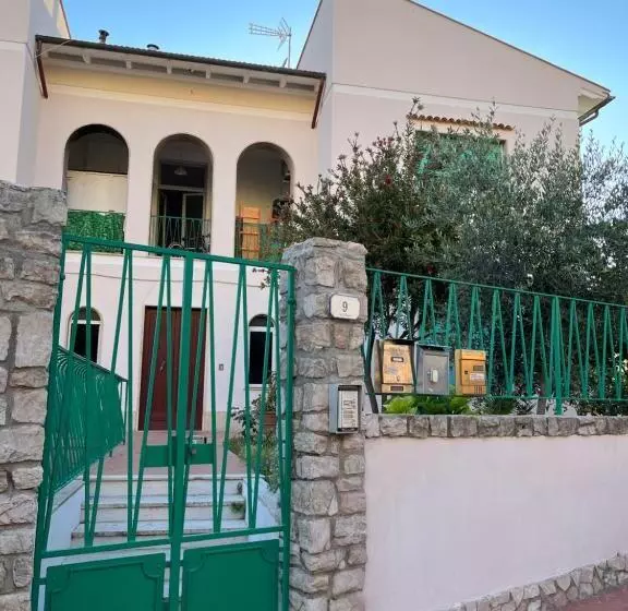 ベッドアンドブレックファースト Bed And Coffee Rooms Portoferraio