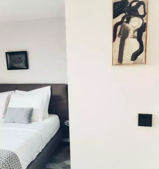 Elf Bed And Breakfast