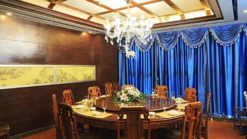 Hotel James Joyce Coffetel Golmud Huaxing Plaza Branch