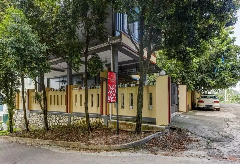 Hotelli Oyo 91298 Rumah Cantik Homestay