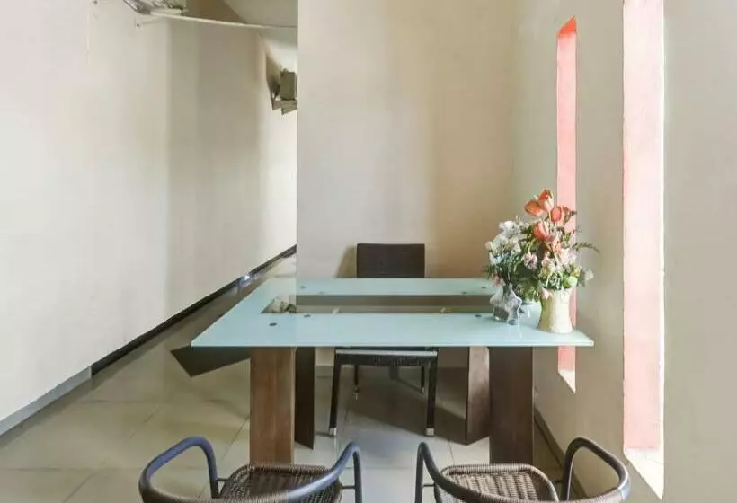 Hotelli Oyo 91298 Rumah Cantik Homestay