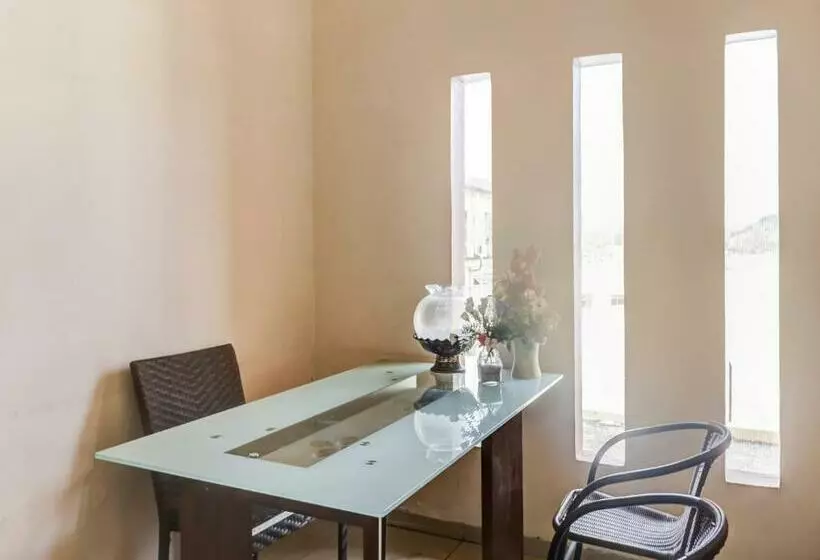 Hotelli Oyo 91298 Rumah Cantik Homestay