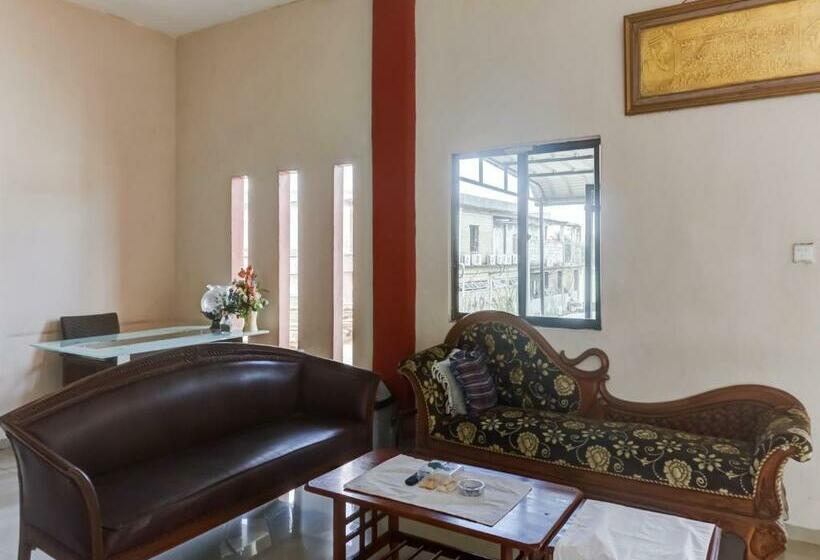 فندق Oyo 91298 Rumah Cantik Homestay