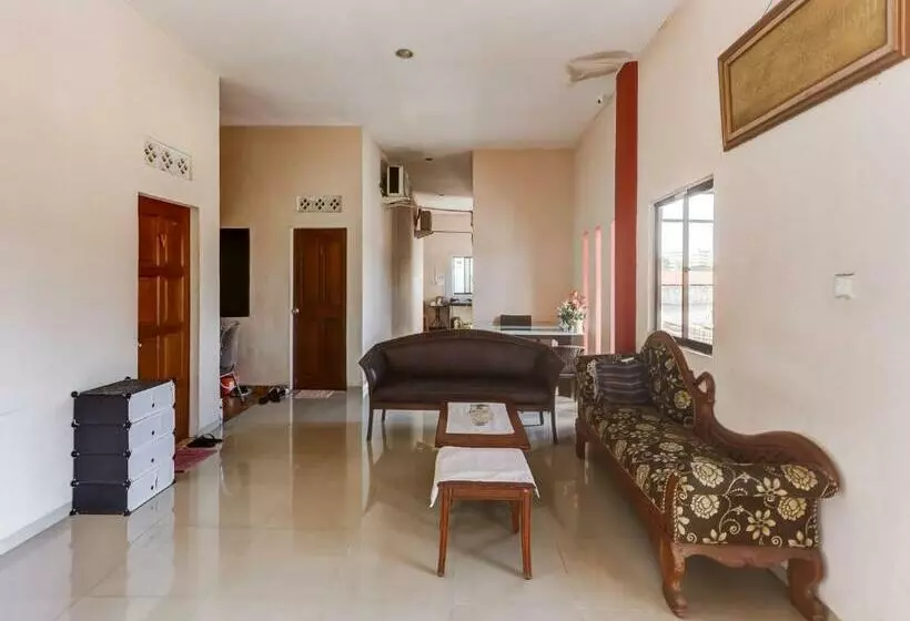 Hotelli Oyo 91298 Rumah Cantik Homestay