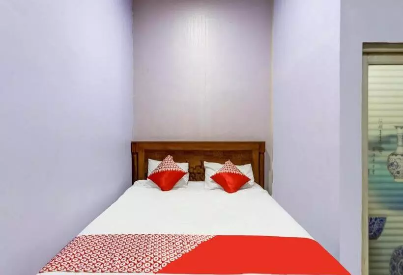 Hotelli Oyo 91298 Rumah Cantik Homestay