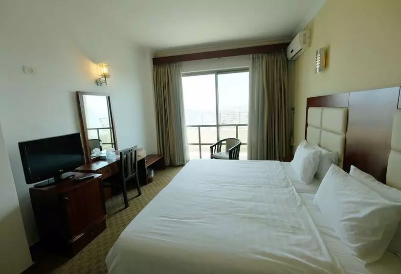 هتل Red Crescent Guesthouse