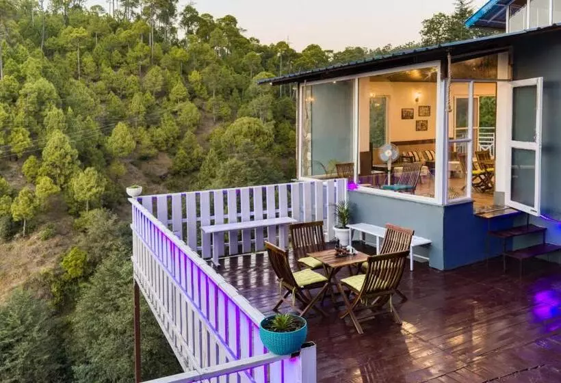 Hotelli The Frostwood Resort