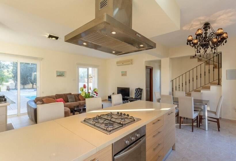 Villa Nikol In Paralimni